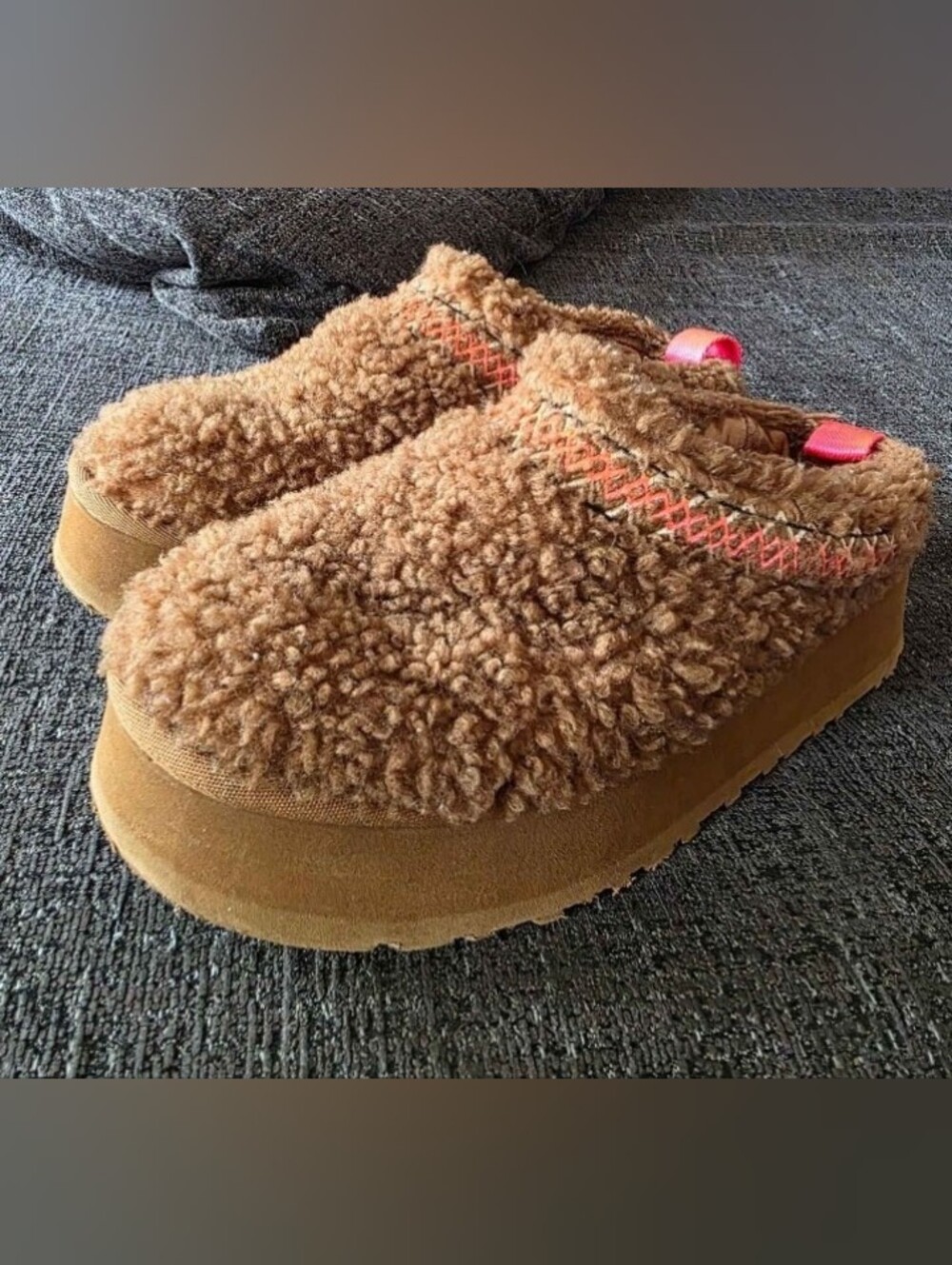 UGG Tazz Braid Sheepskin Slippers – Size 7 (EU 37) – Hardwood